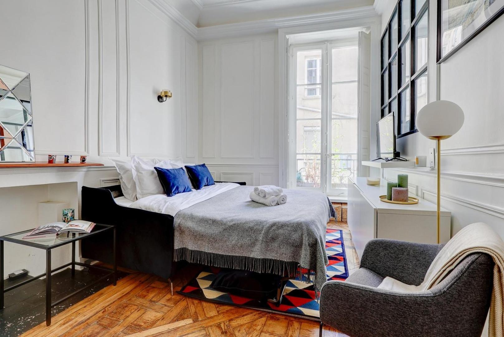 Apartment Bnbnook - Parisian Charm: 1br In Le Marais