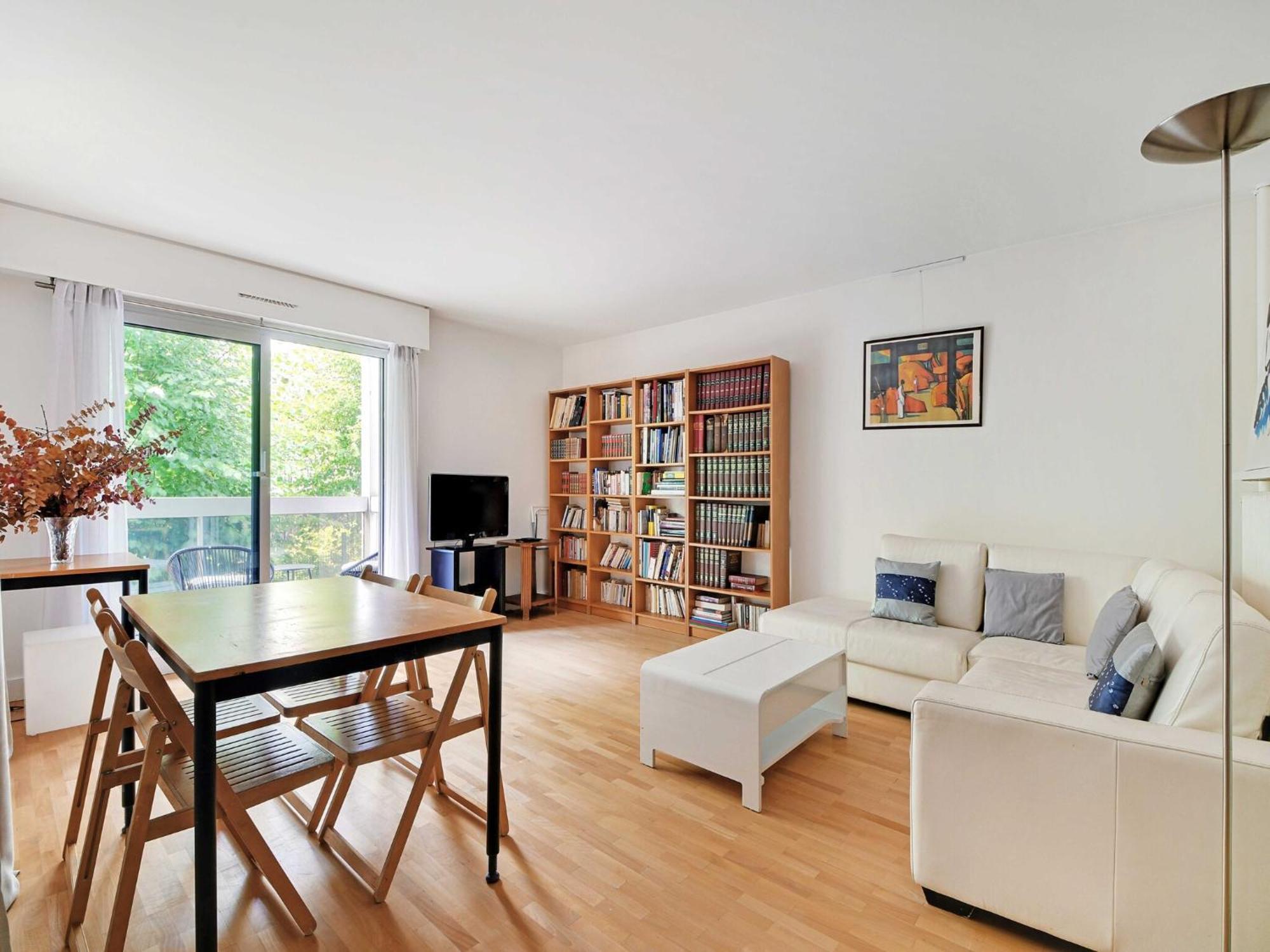 Apartment Cosy With Balcony- 3br 5p- Tour-eiffel Paris