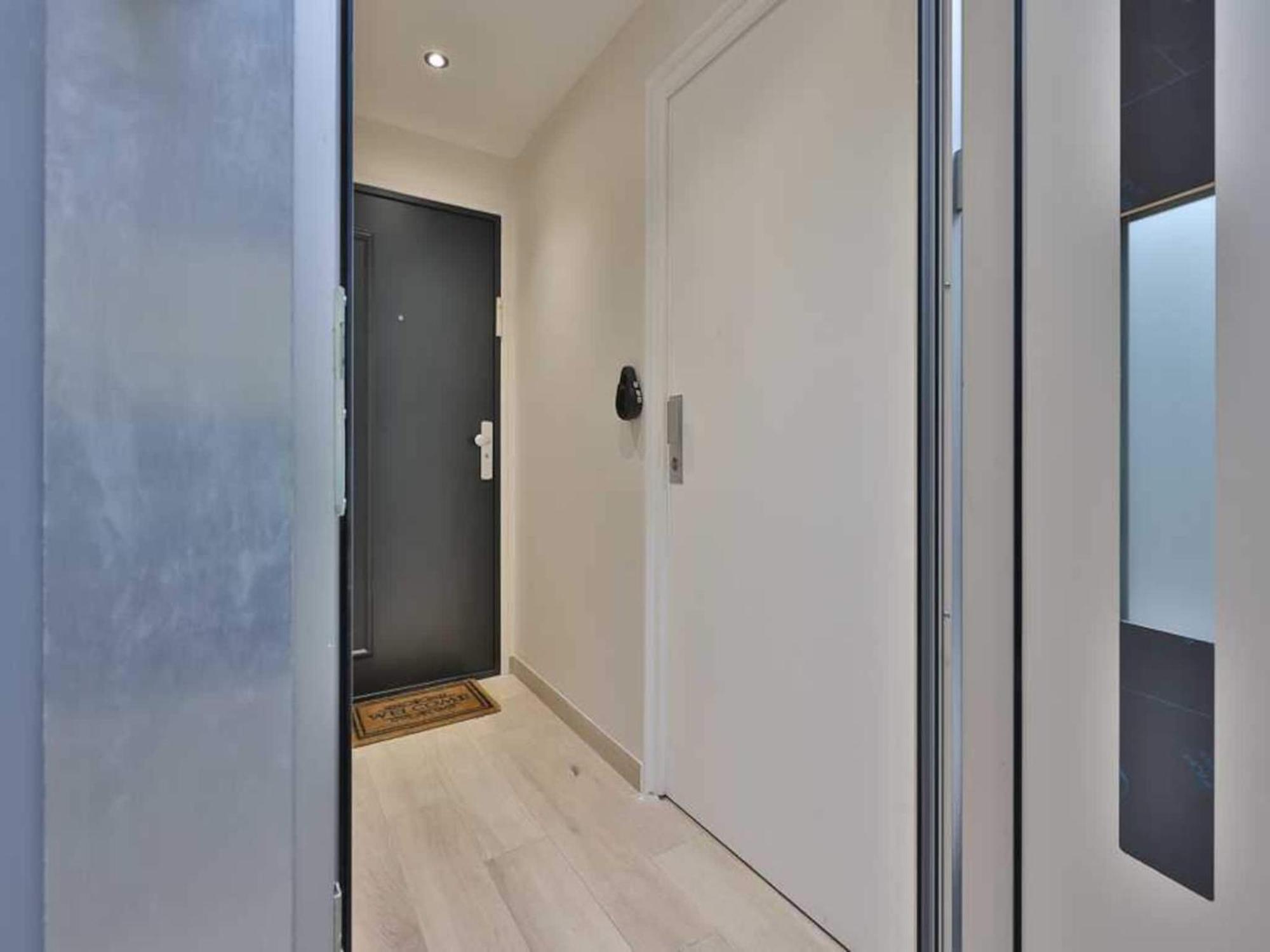 Newly Renovated Canal De L'ourq Apartamento