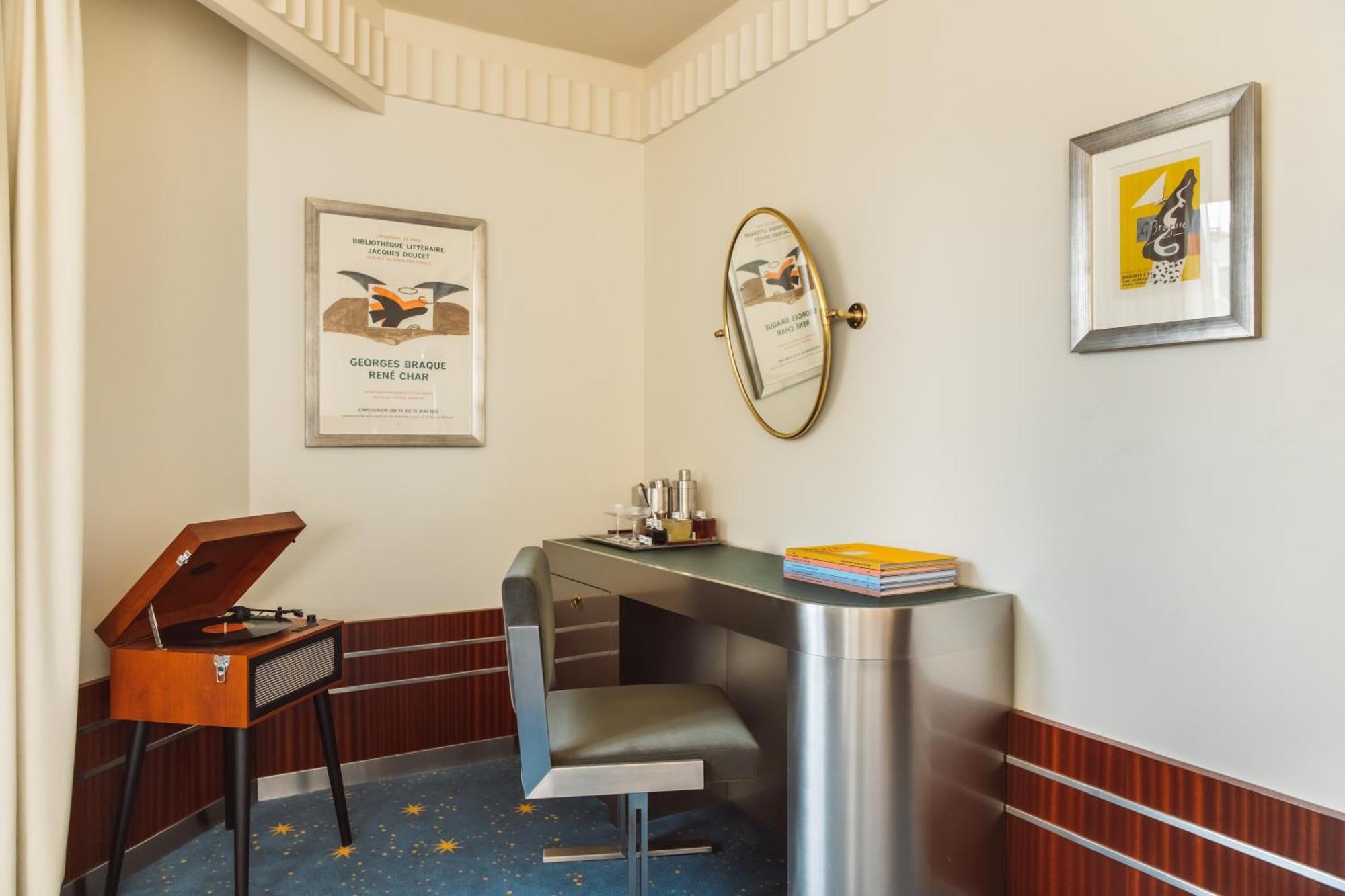 Hotel Des Grands Voyageurs Paris