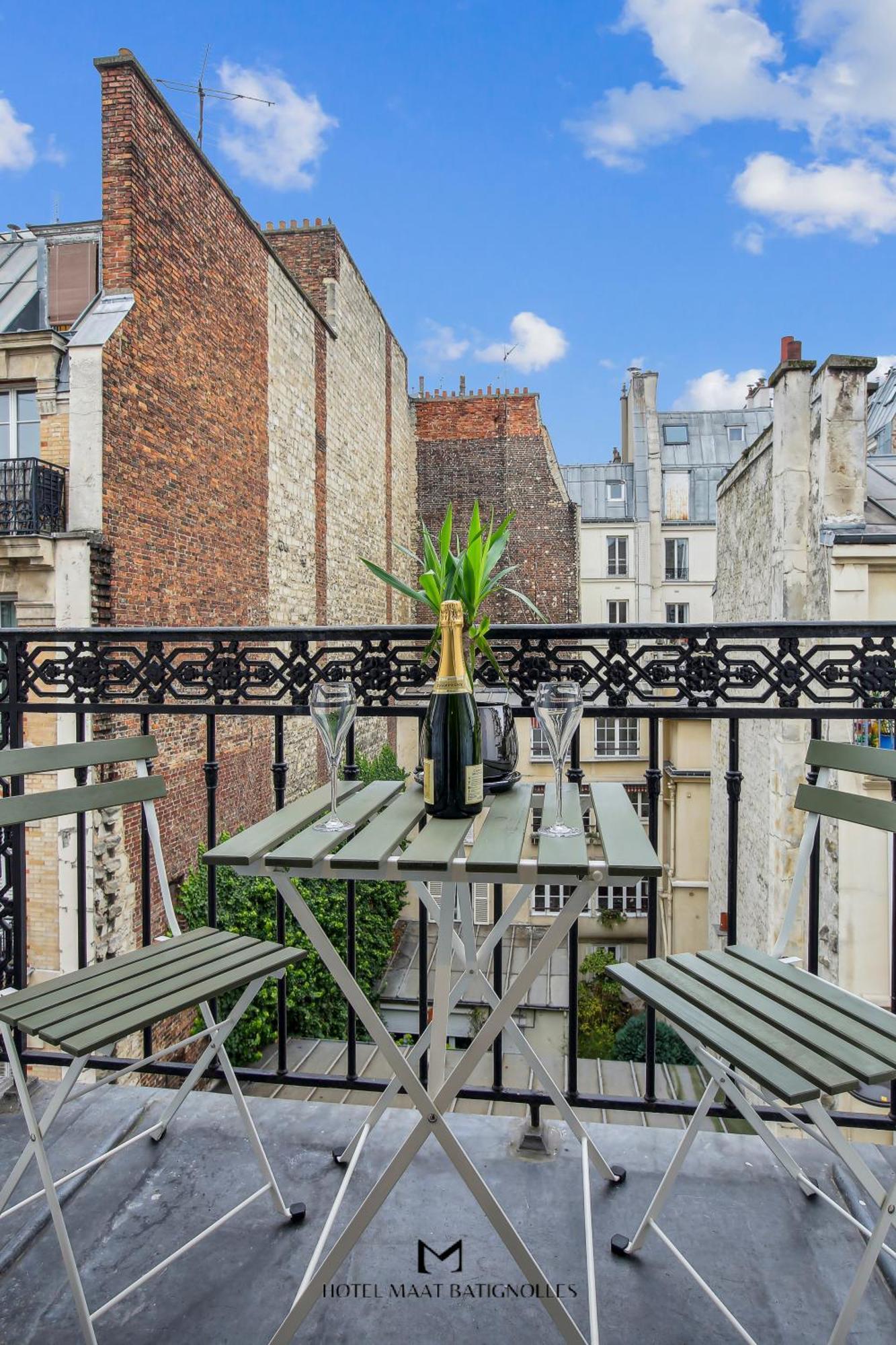 Hotel Maat Batignolles *