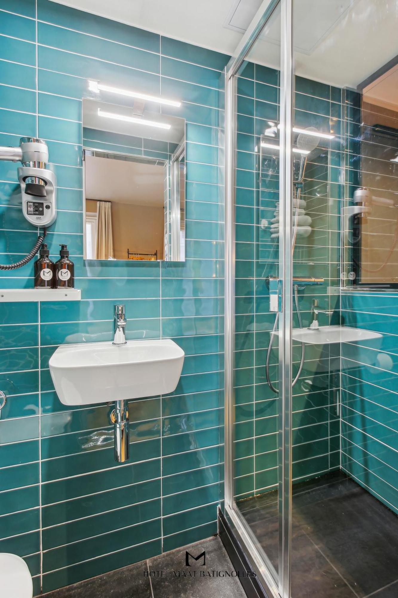 Maat Batignolles Hotel *