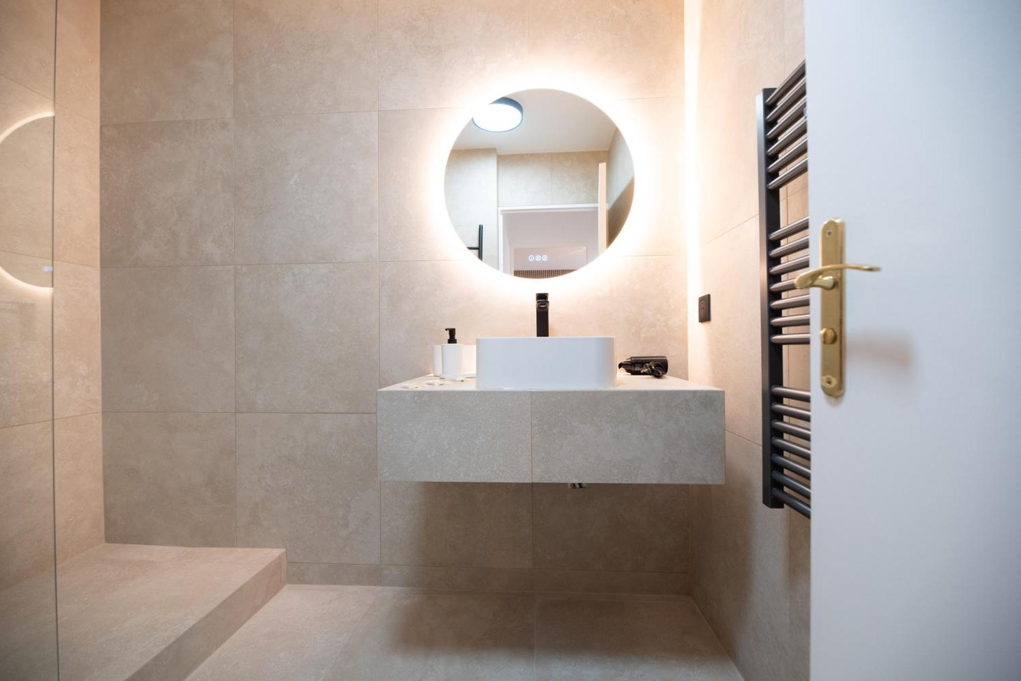 Cia - Flat With Balcony In East Paris, Buttes Chaumont Apartment Paris