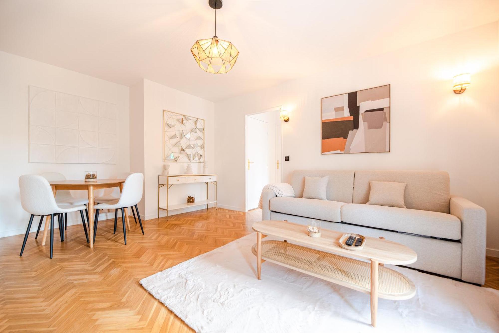 Cia - Flat With Balcony In East Paris, Buttes Chaumont *