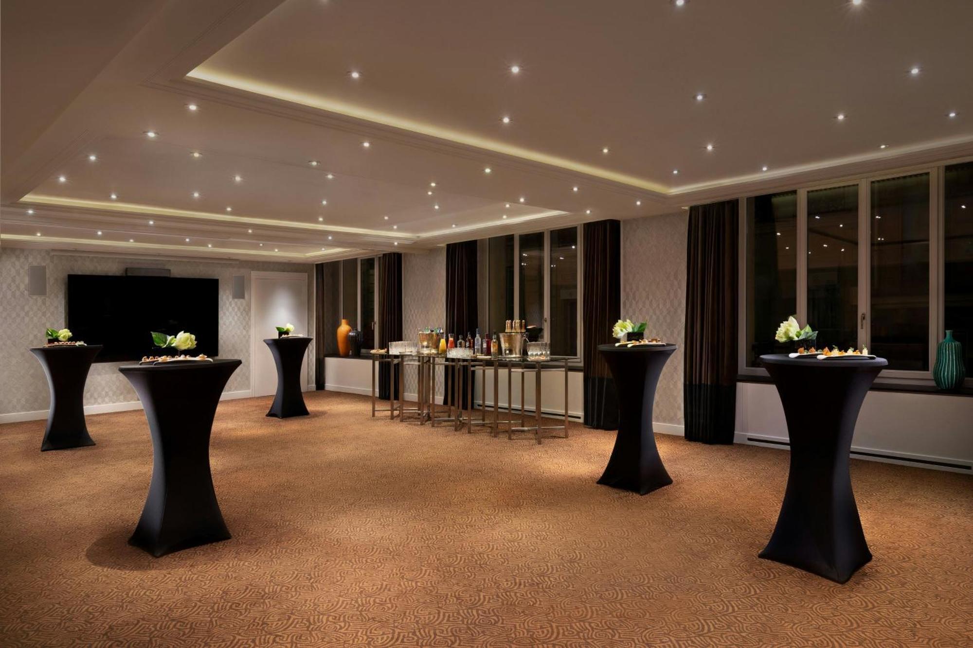 Prince De Galles, A Luxury Collection Hotel,