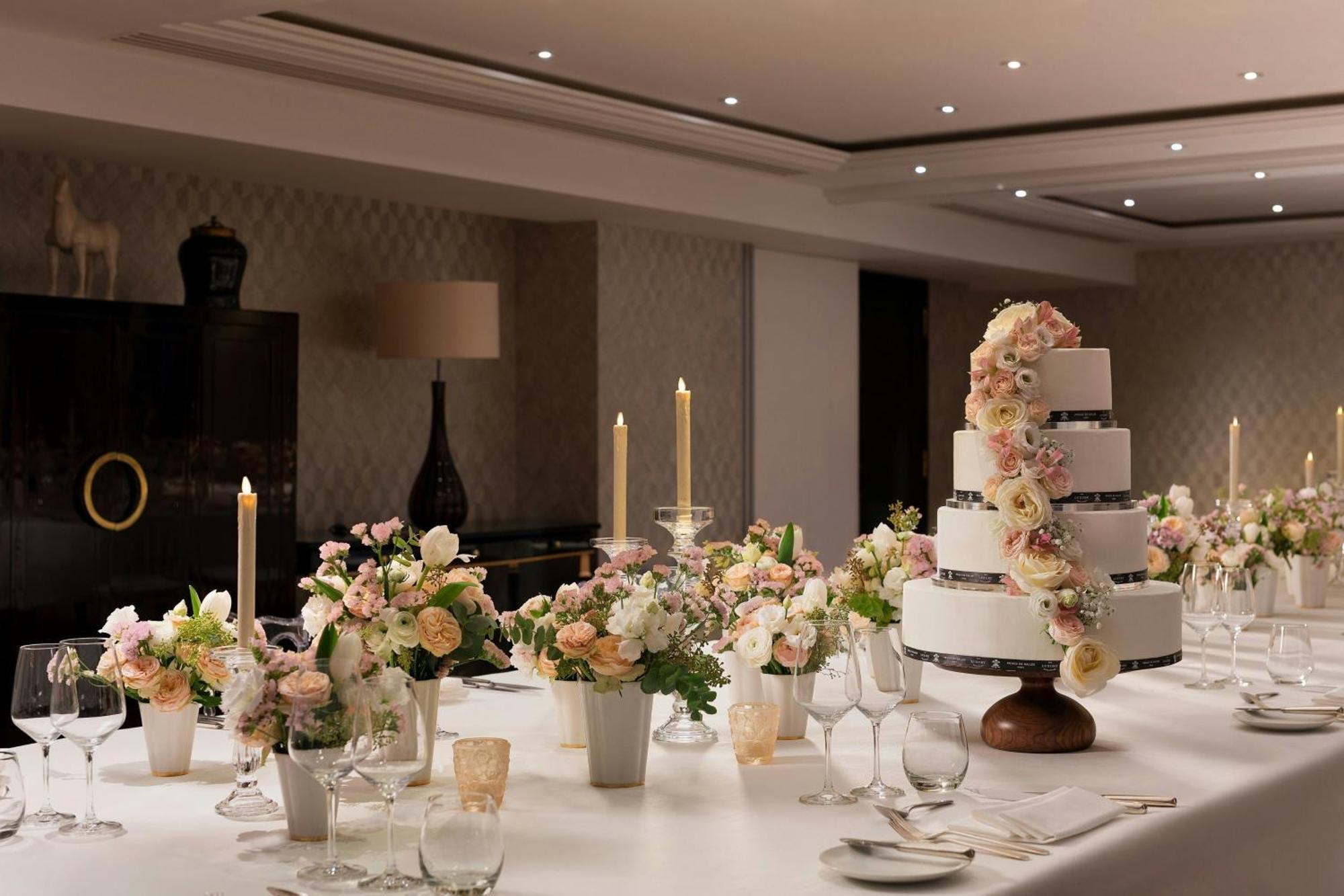 Prince De Galles, A Luxury Collection Hotel,