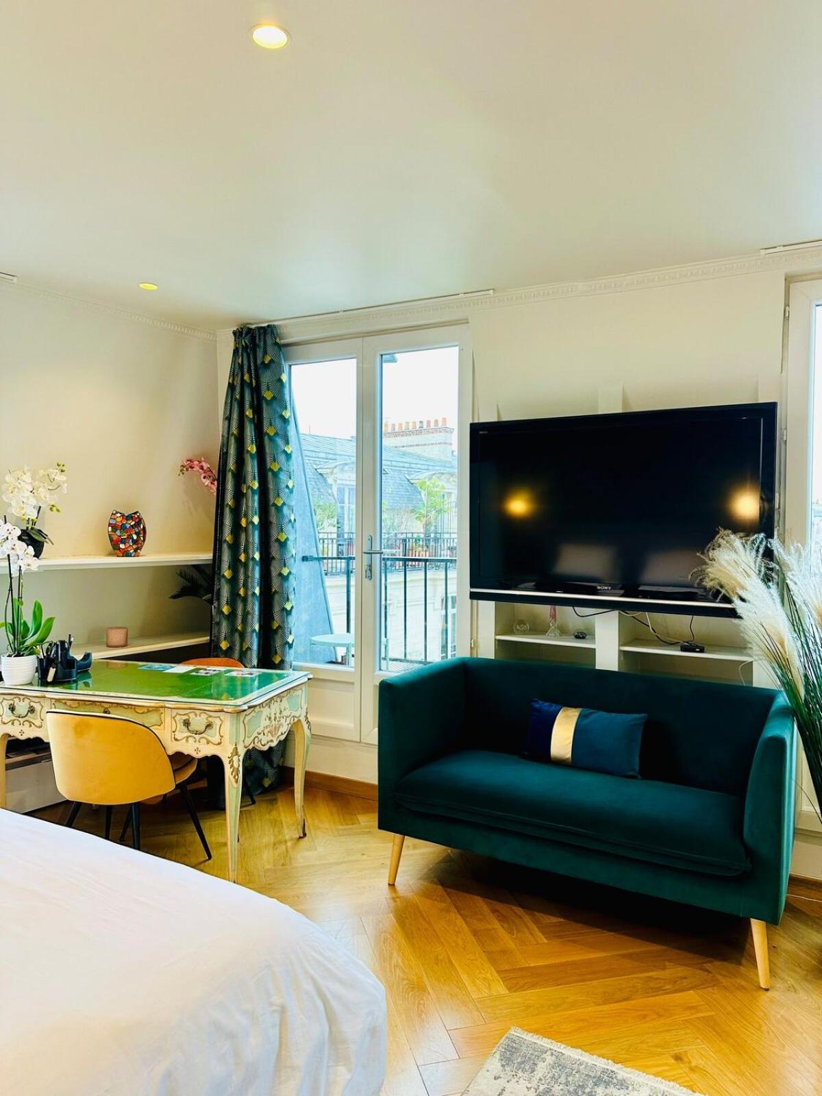 Apartment Beautiful Terrace Invalides And Fireplace