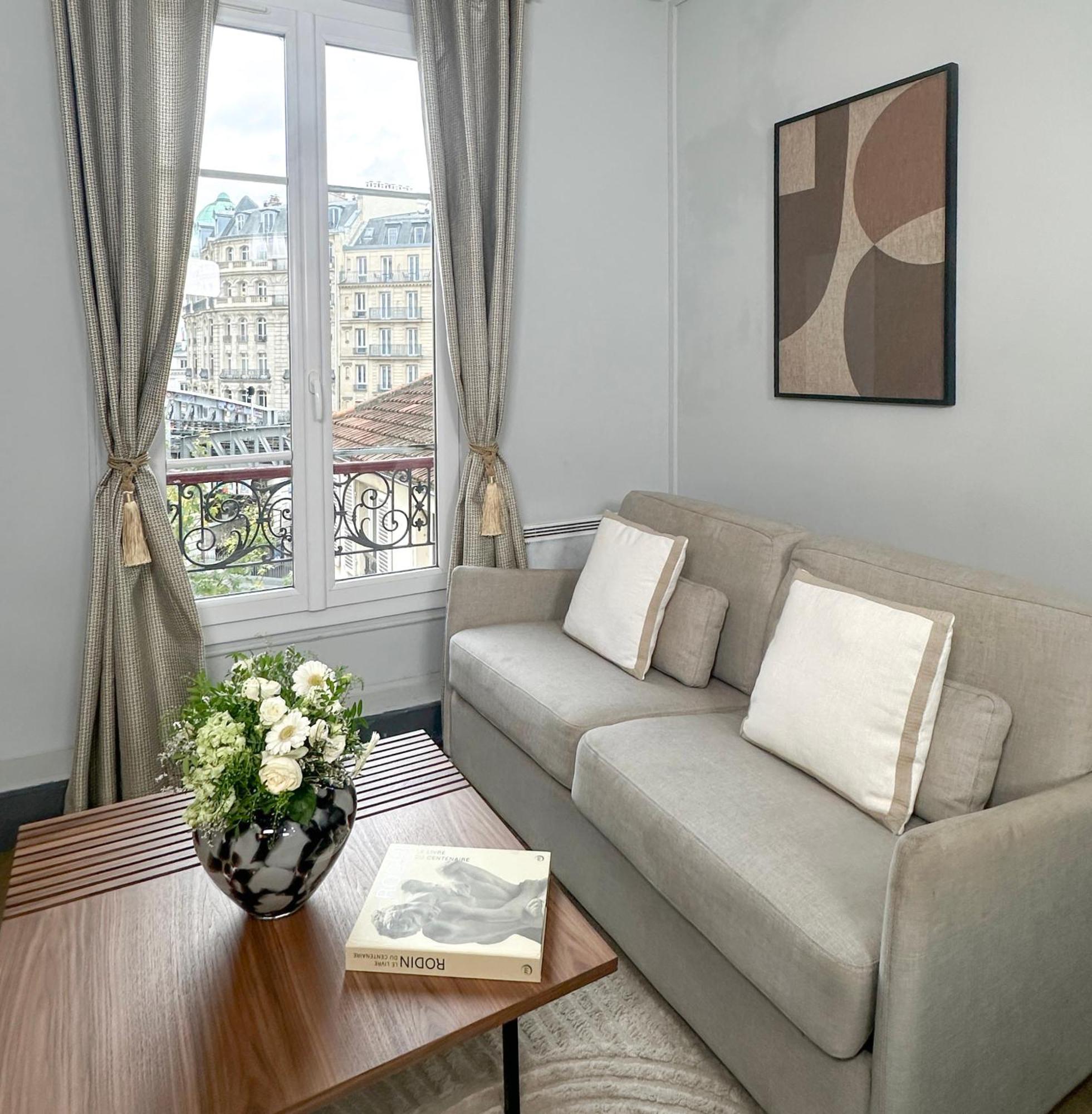 Stunning Near Eiffel Tower Paris