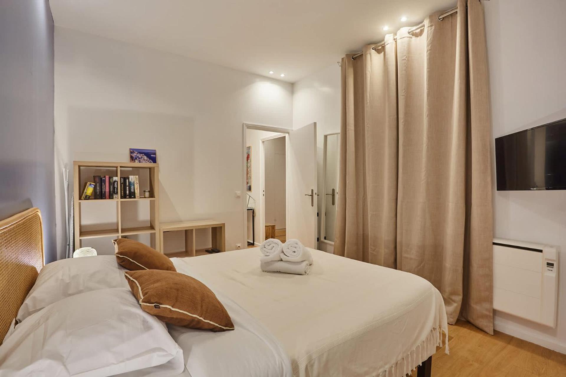 New 2 Bedrooms Center Of By Prestige Apartment Paris