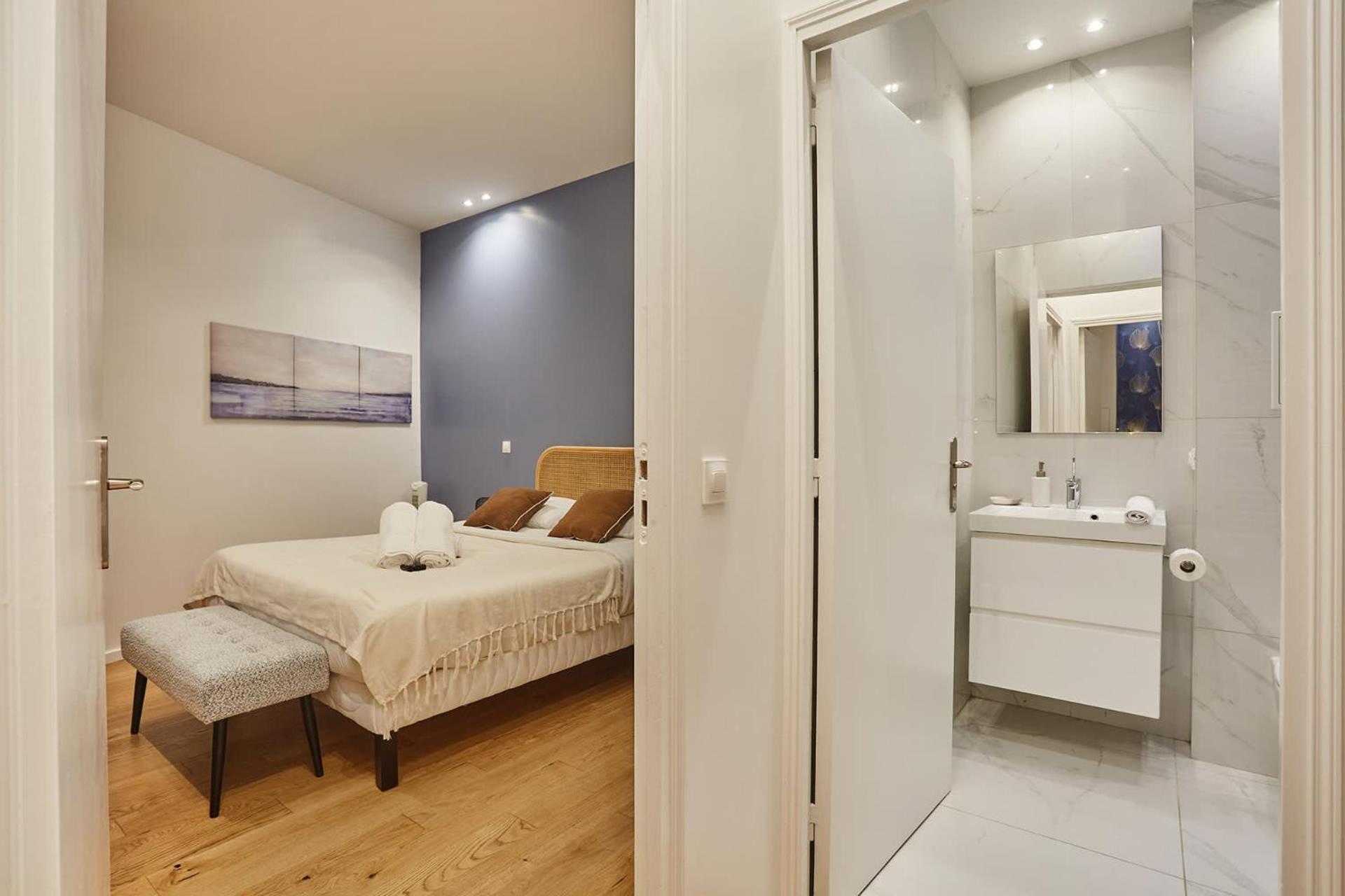 New 2 Bedrooms Center Of By Prestige * Paris