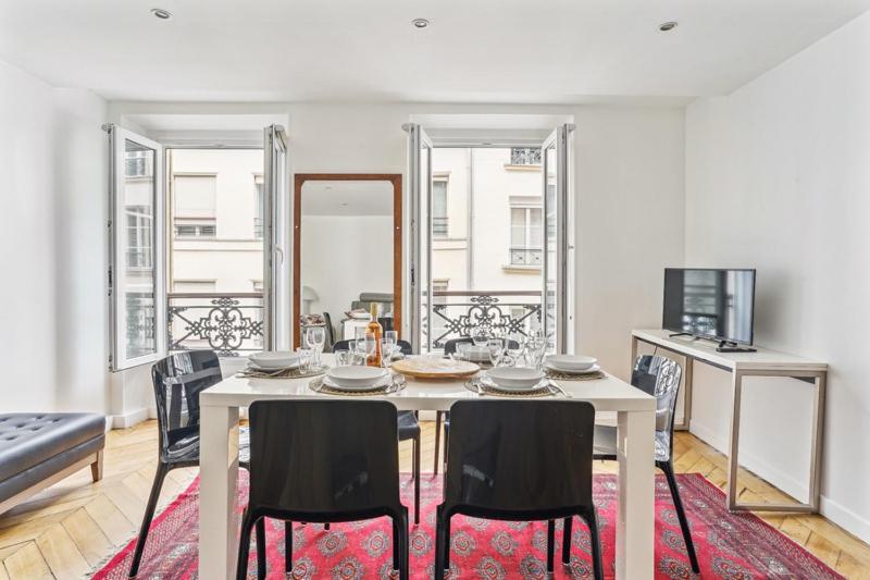 594 Tamar - Superb In Paris