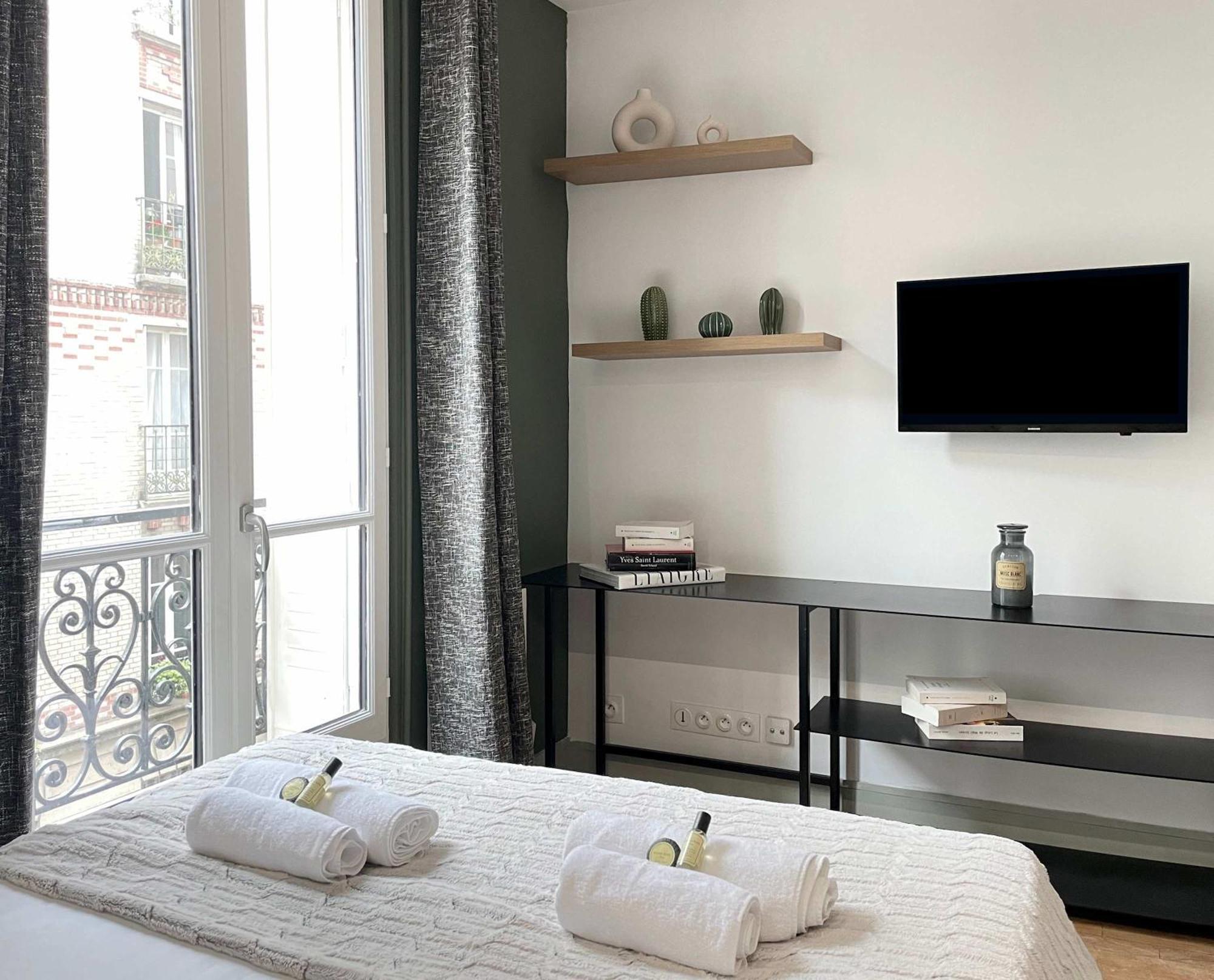 Eiffel Tower Stylish Retreat * Paris