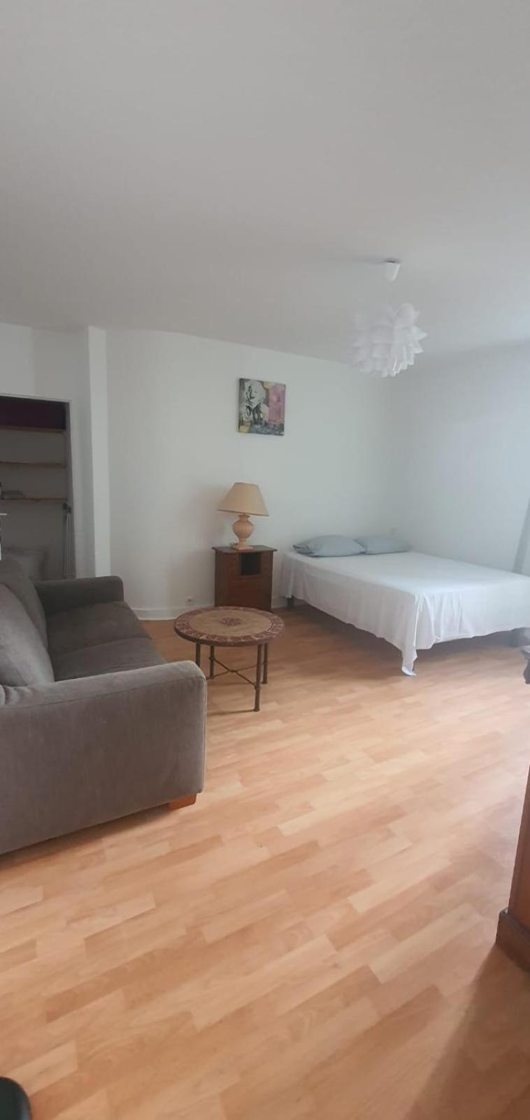 Apartment Proche Du Moulin Rouge Et De La Gare Saint Lazare Et Des Grands Magasins Galeries Lafayette *