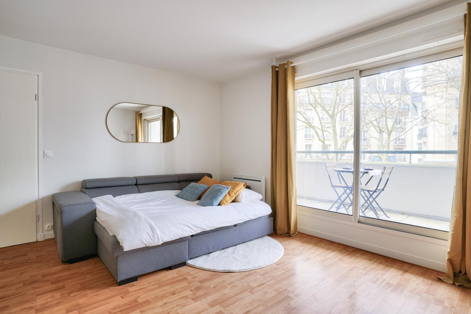 New & Cozy T2 With Balcony - 18 Montmartre Apartment