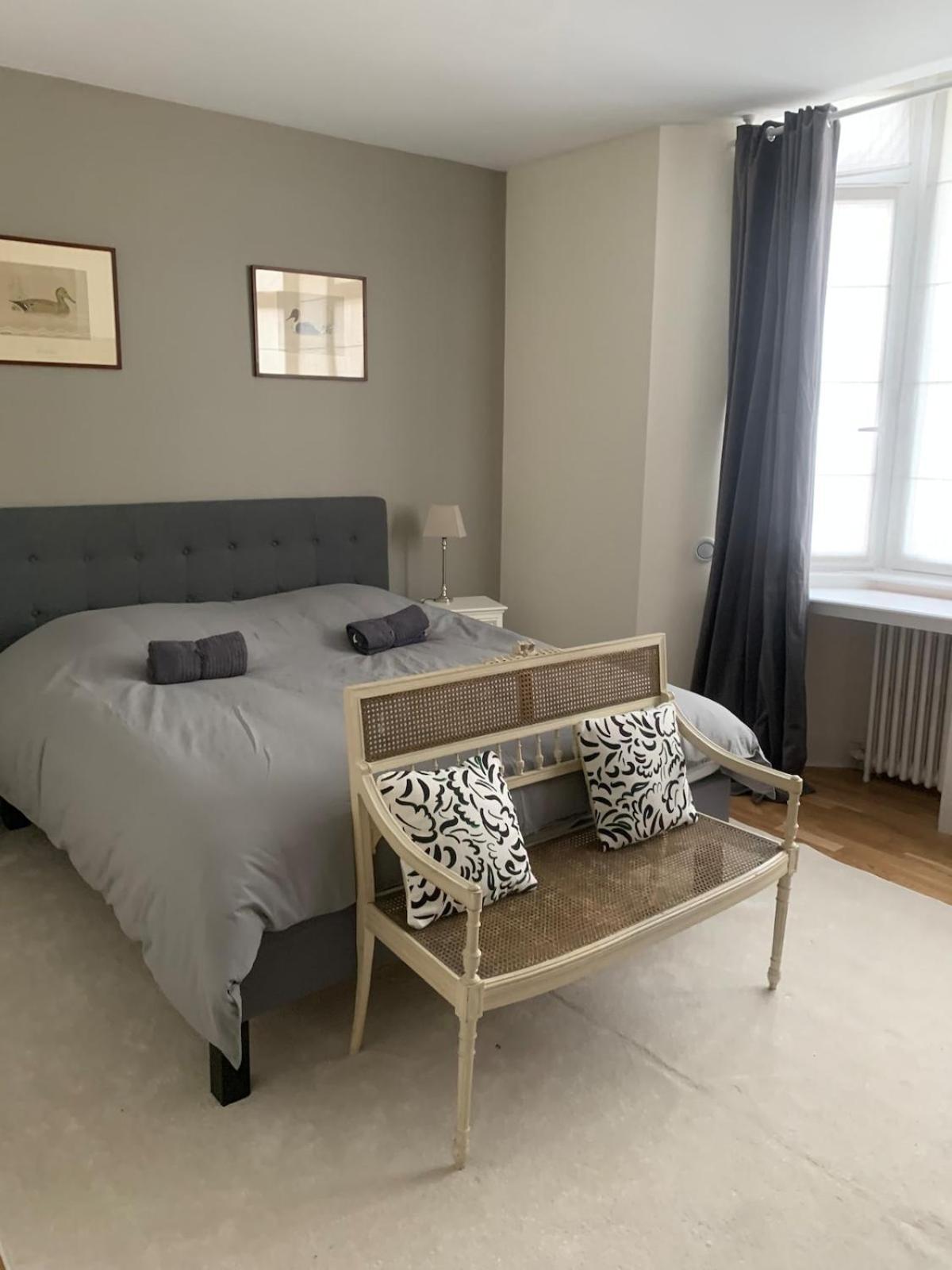 Apartment 15, Beautiful 3 Bedrooms *