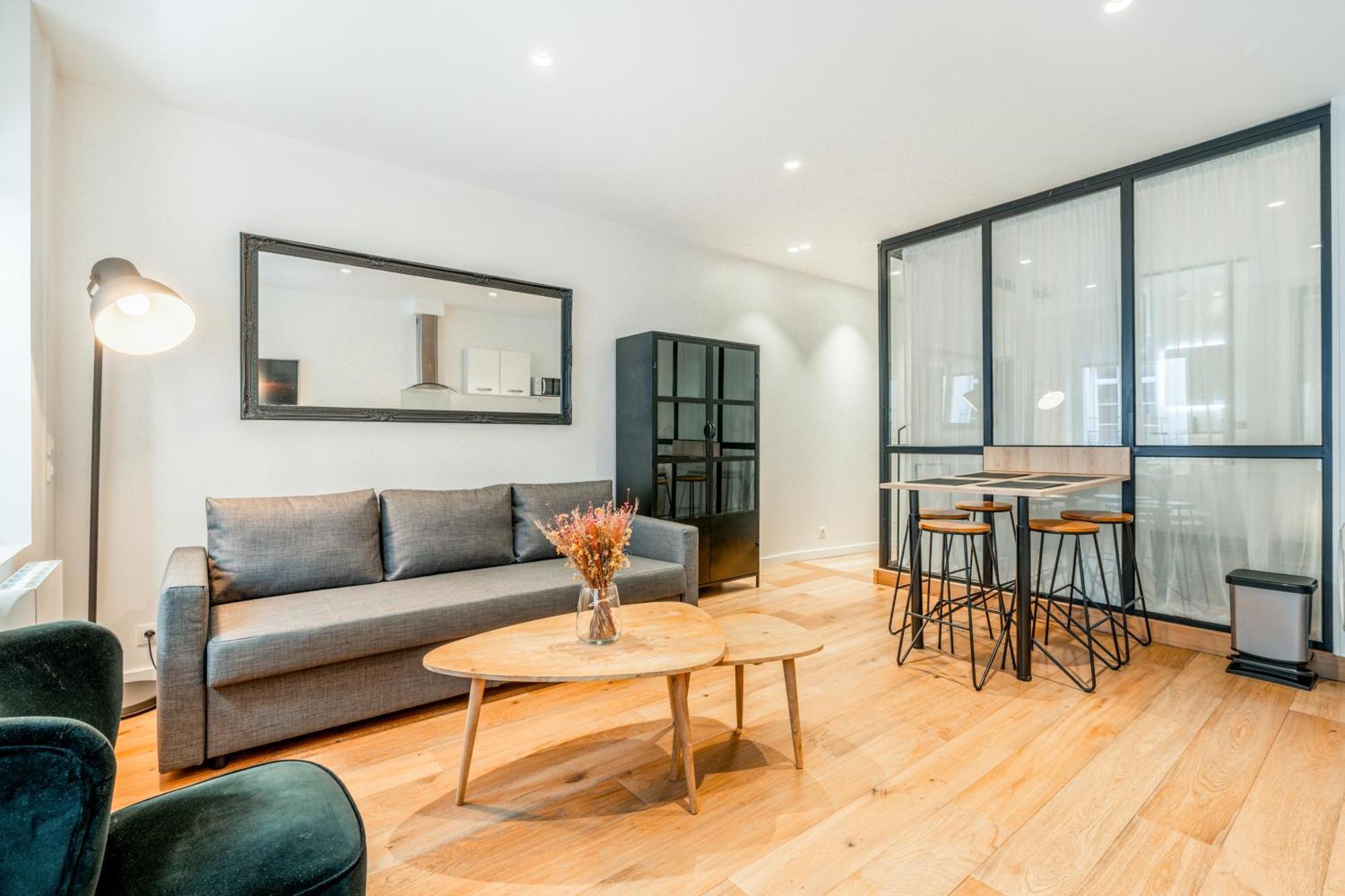Chic & Elegant In Montorgueil Paris