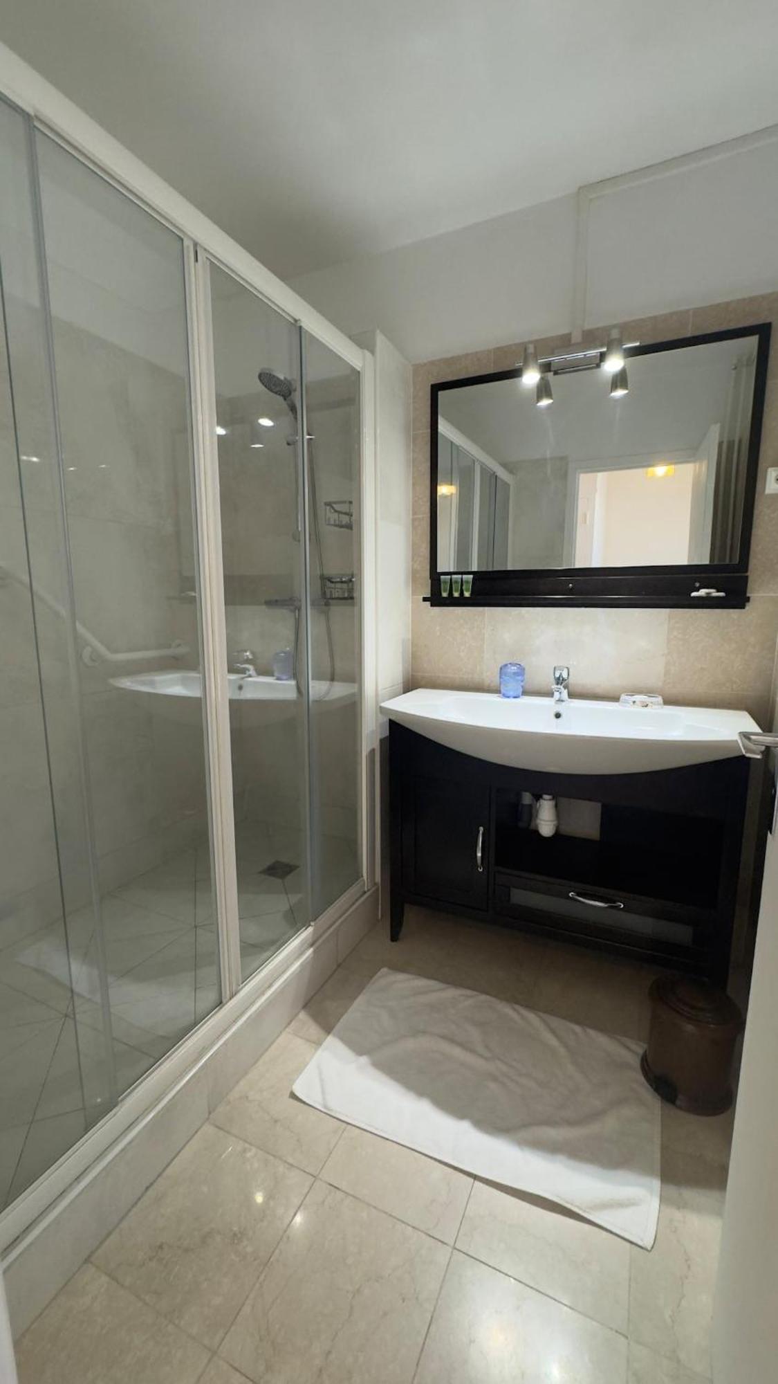 Apartment Cosy Two Bedroom Near The Eiffel Tower Paris