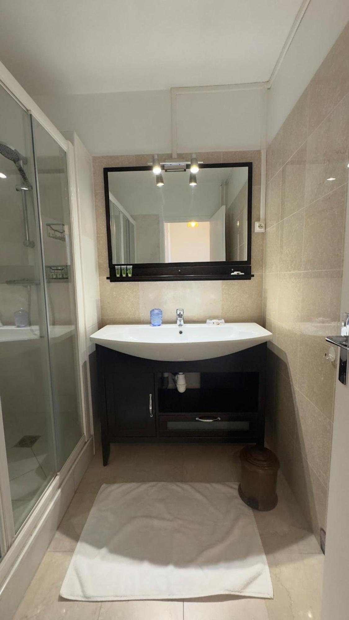 Cosy Two Bedroom Near The Eiffel Tower Apartment Paris