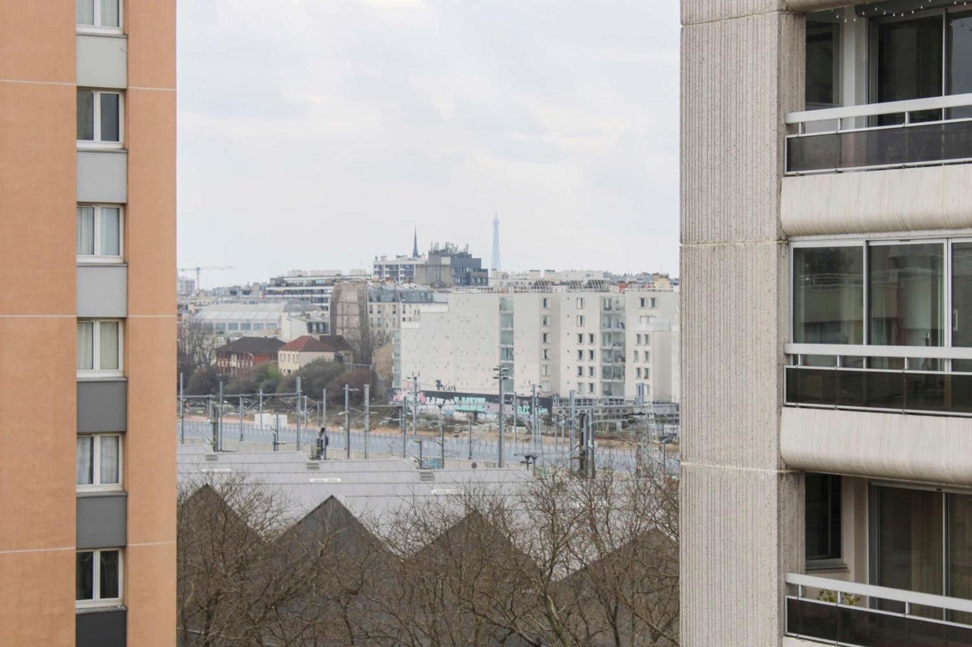 Spacious 3 With Balcony In Paris