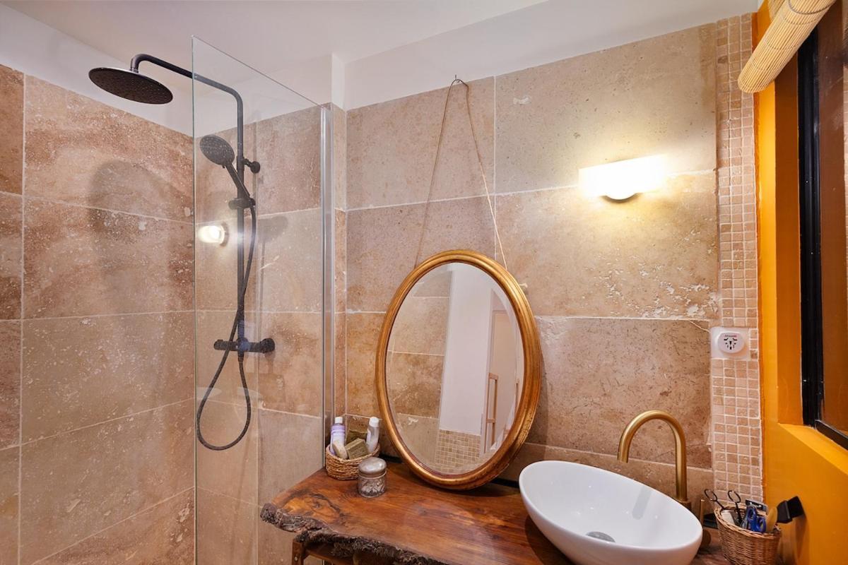 Atypical In Butte Montmartre Apartment