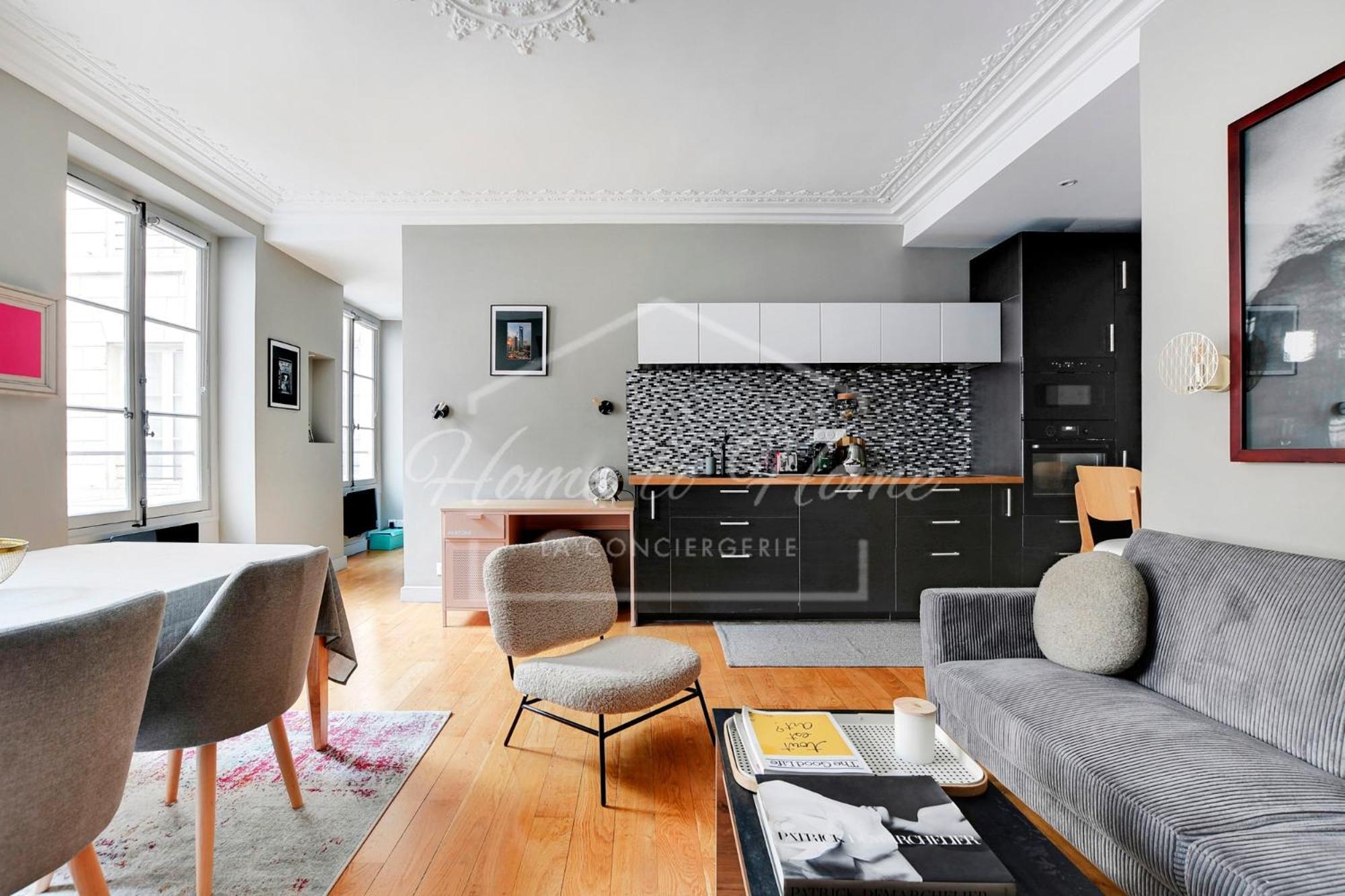Rivoli Street - Tuileries Garden - Luxury Comfort