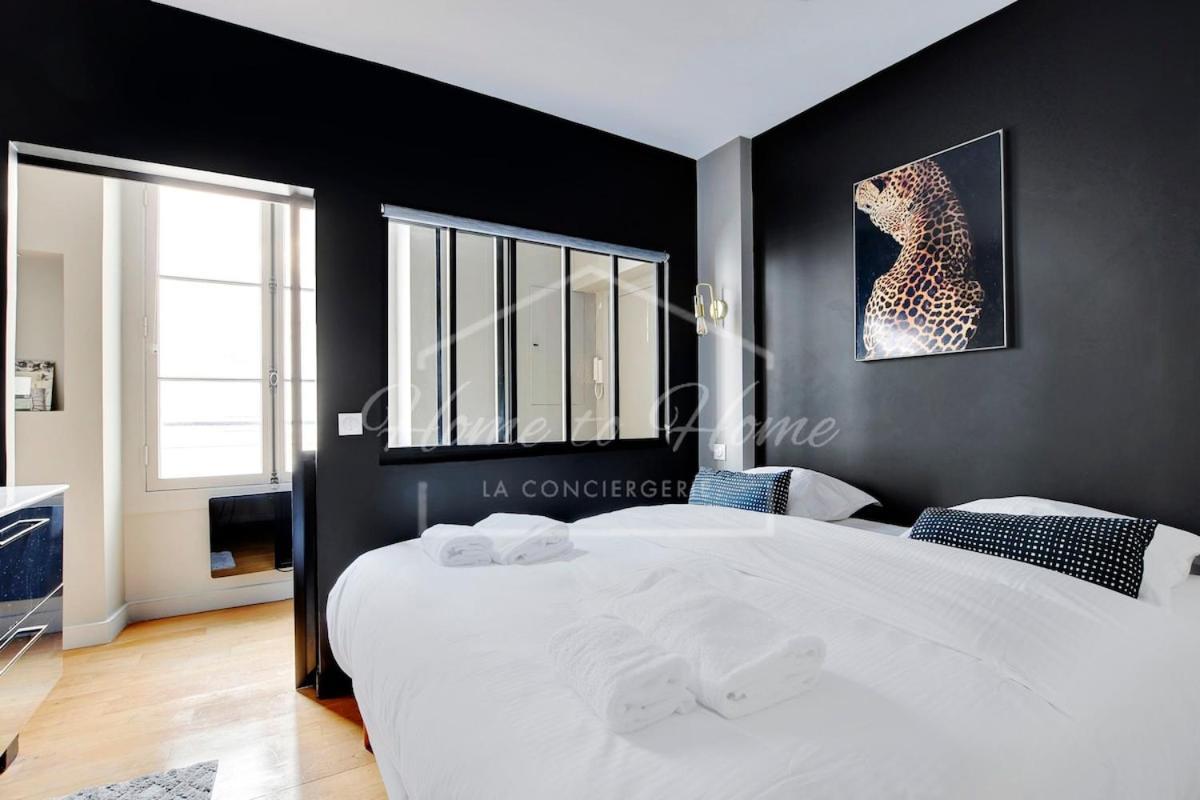 Rivoli Street - Tuileries Garden - Luxury Comfort