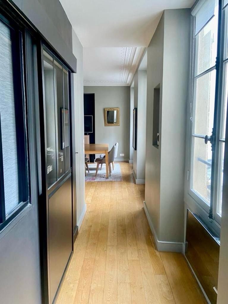 Rivoli Street - Tuileries Garden - Luxury Comfort