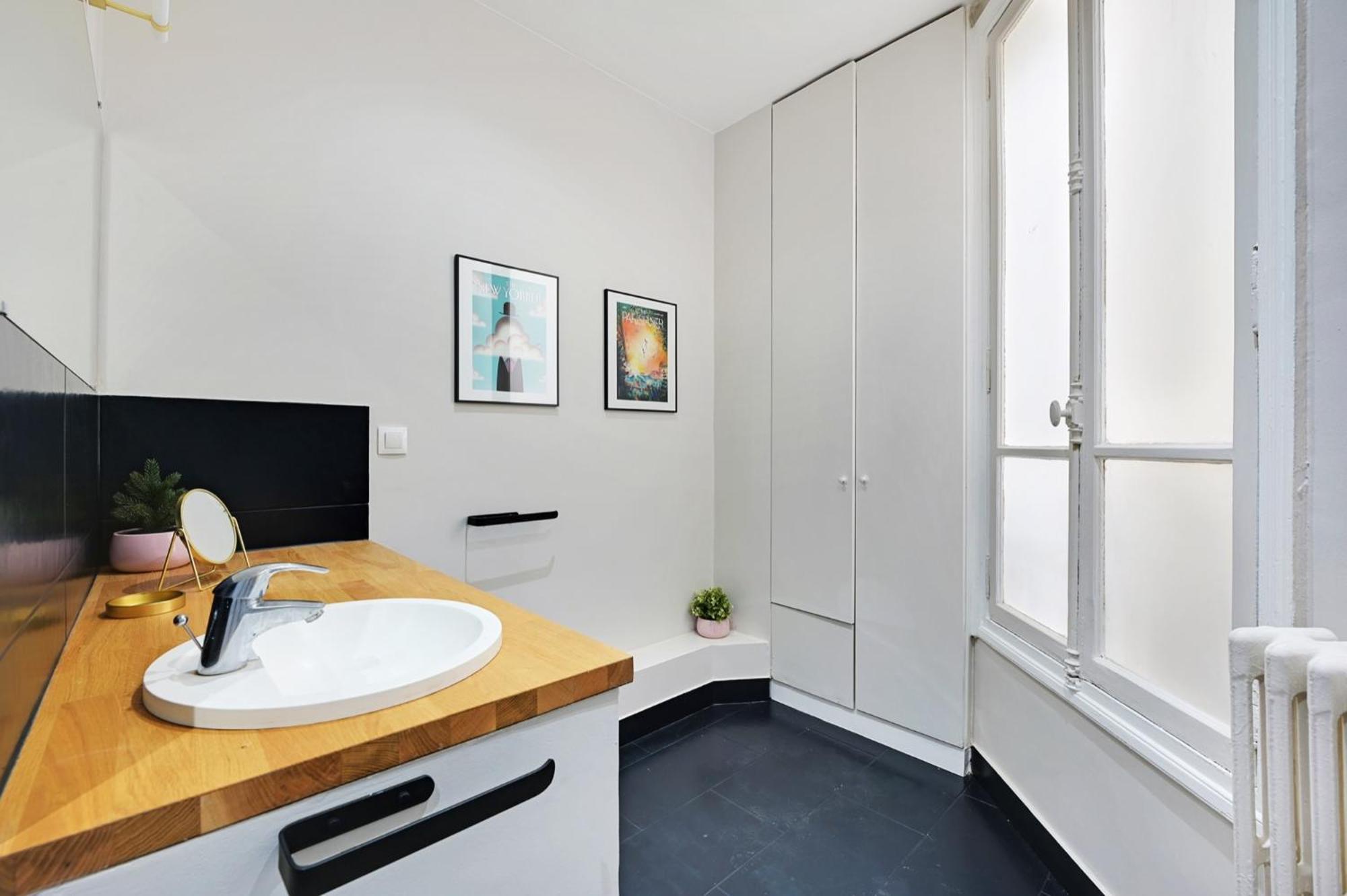 Spacieux 2p A Paris, Rue Jouffroy D'abbans Proche Arc De Triomphe Apartment *