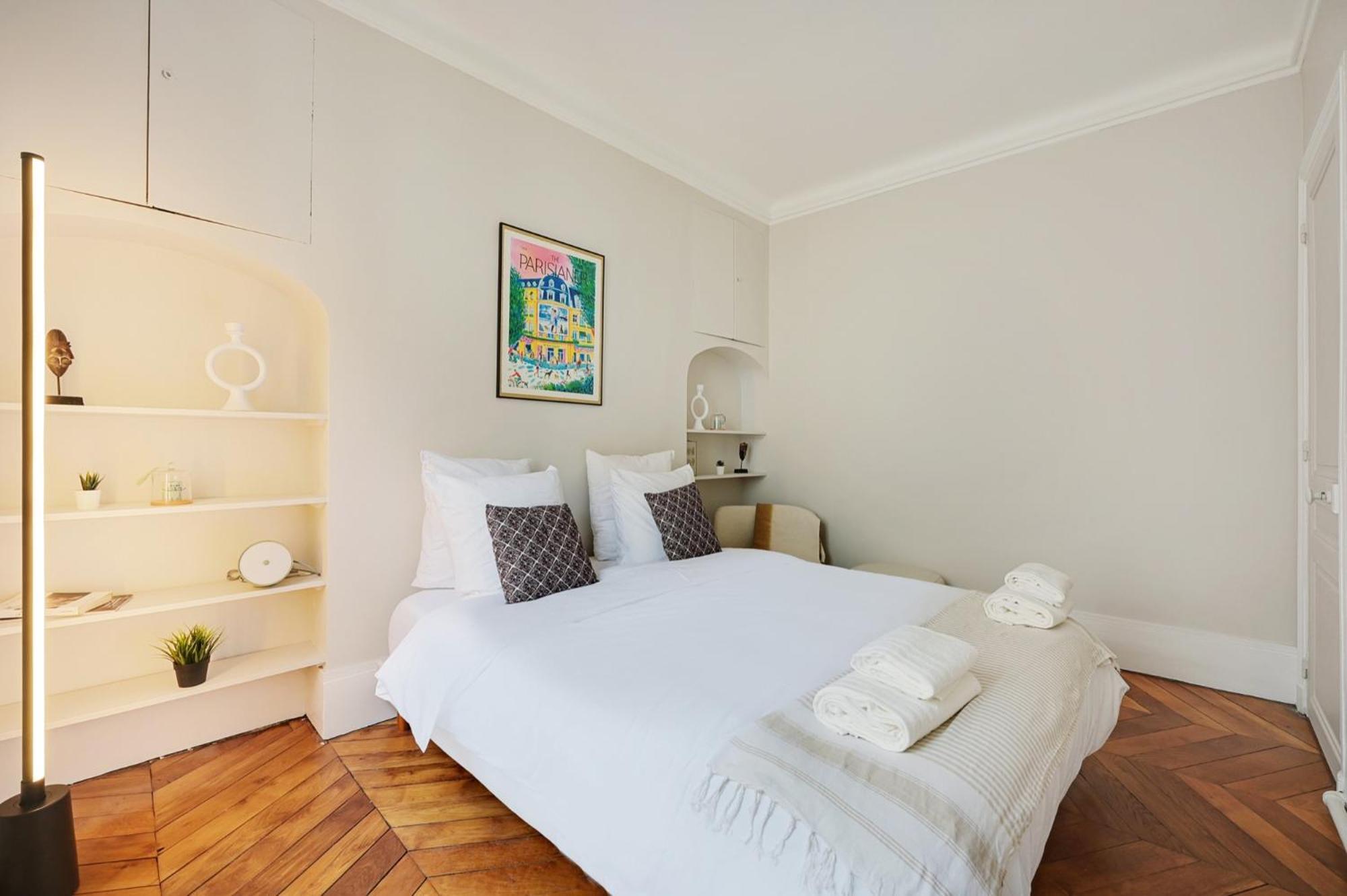 Spacieux 2p A Paris, Rue Jouffroy D'abbans Proche Arc De Triomphe Apartment Paris