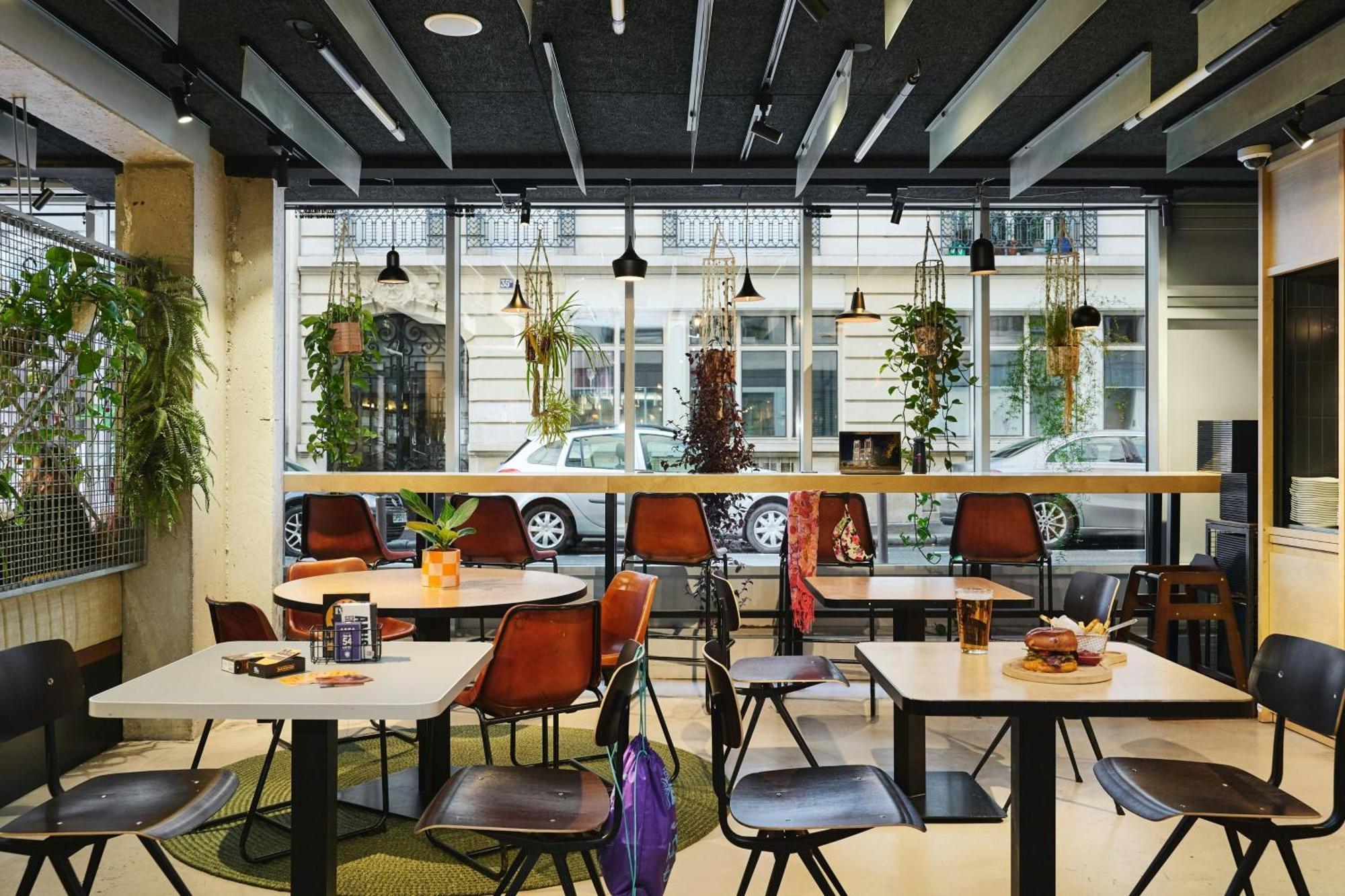 Moxy Bastille Hotel 3*