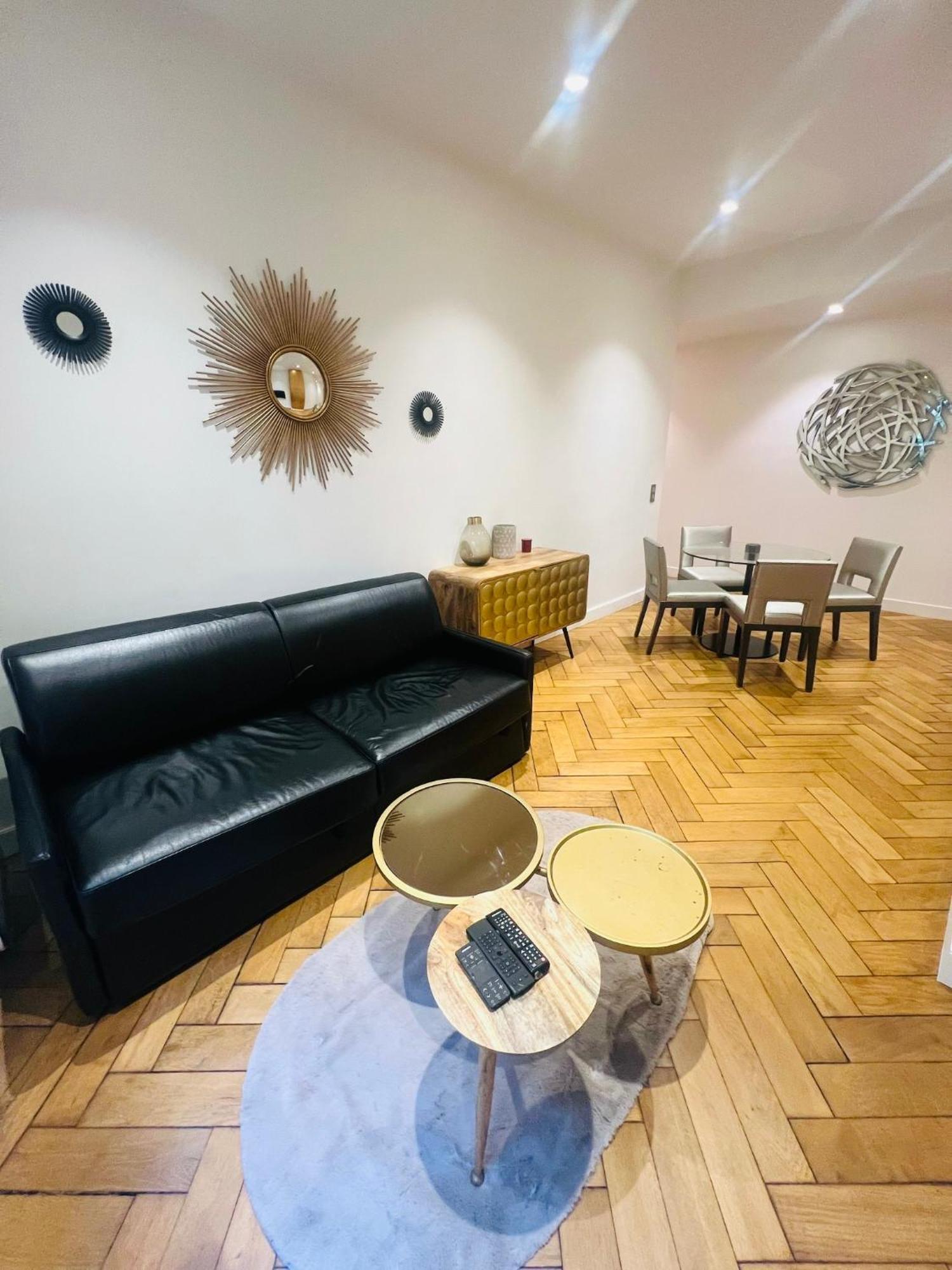 Tour Eiffel Montaigne Apartment Paris