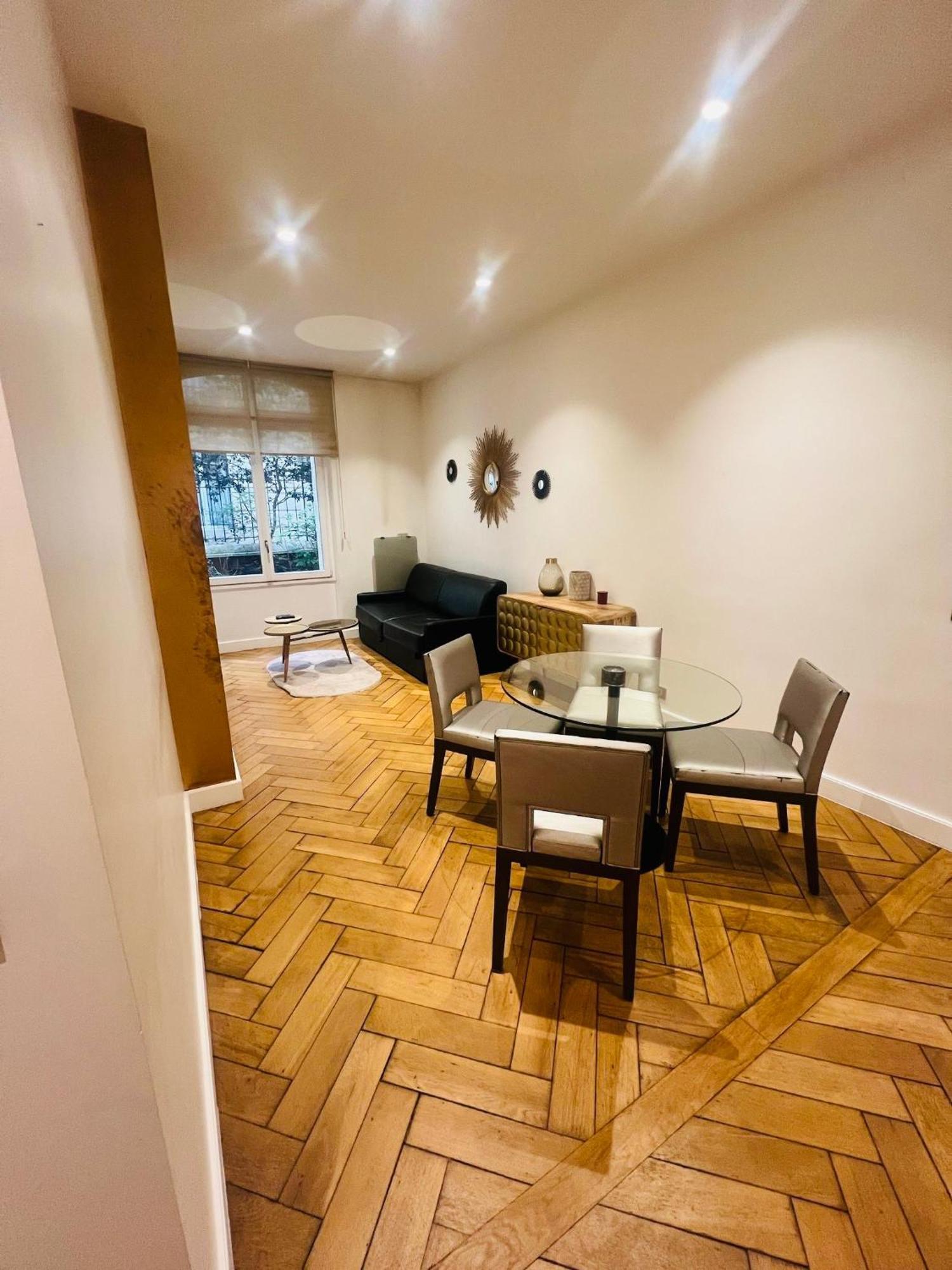 Apartment Tour Eiffel Montaigne