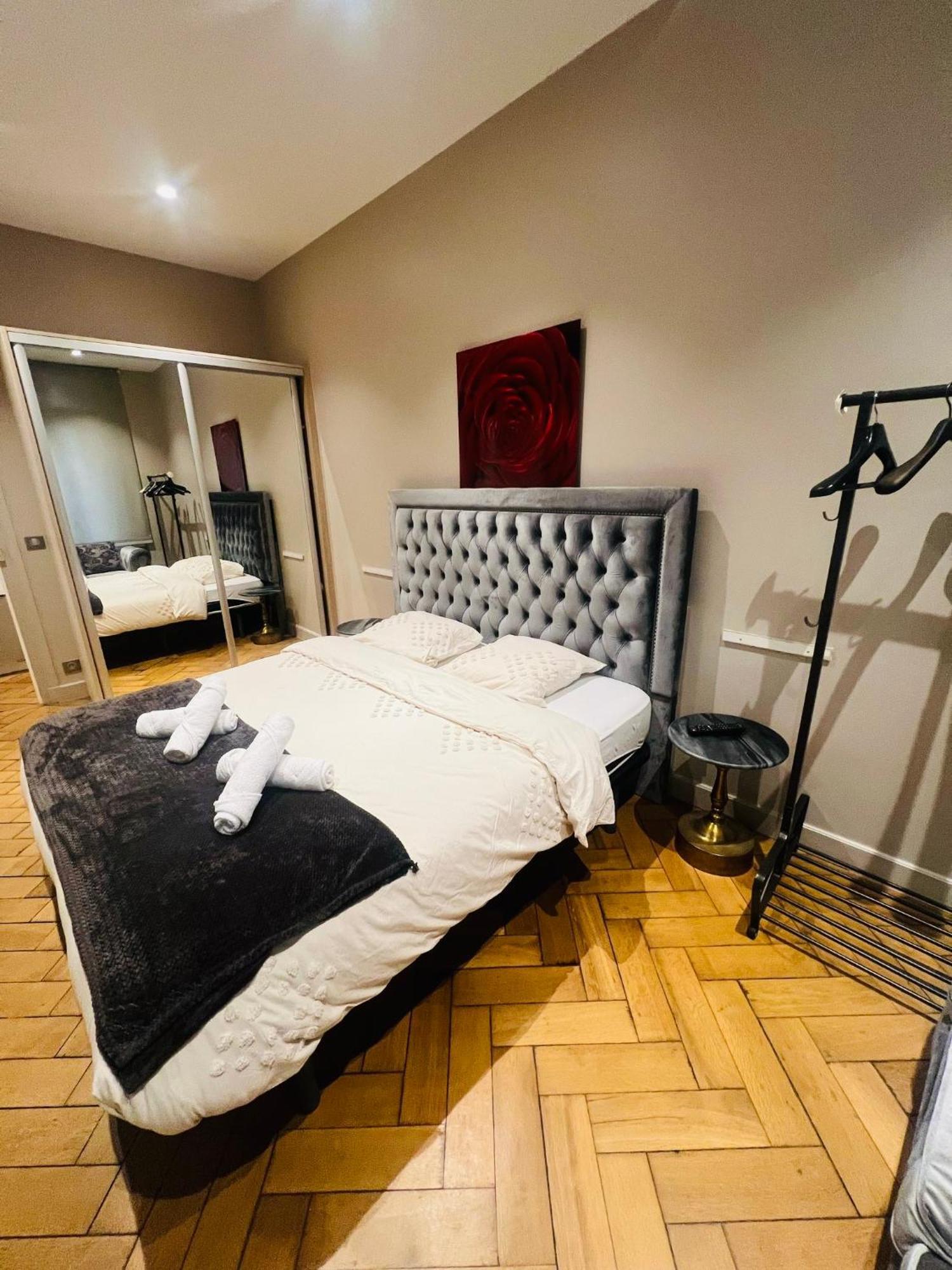 Tour Eiffel Montaigne Apartment Paris