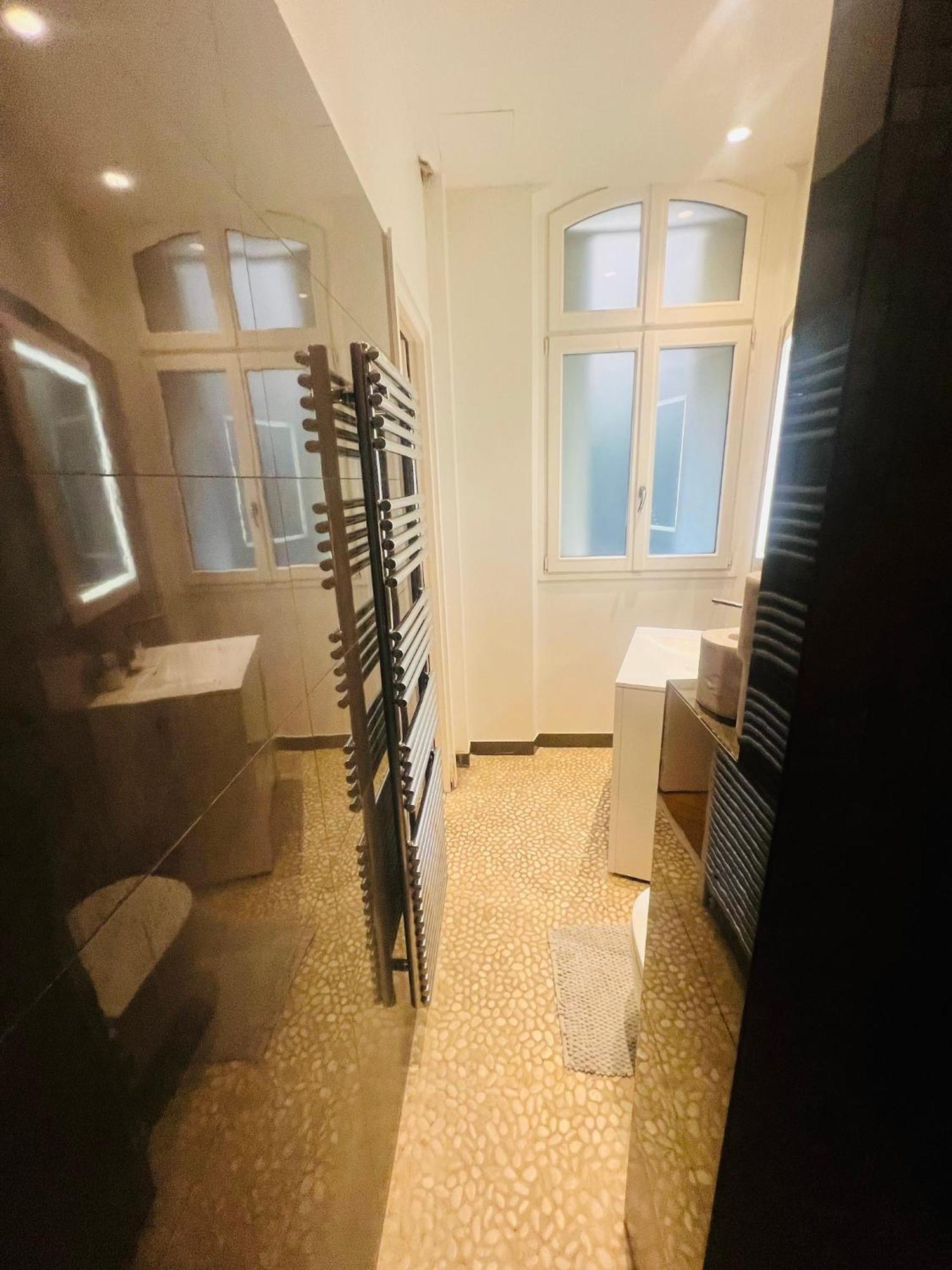 Tour Eiffel Montaigne Apartment