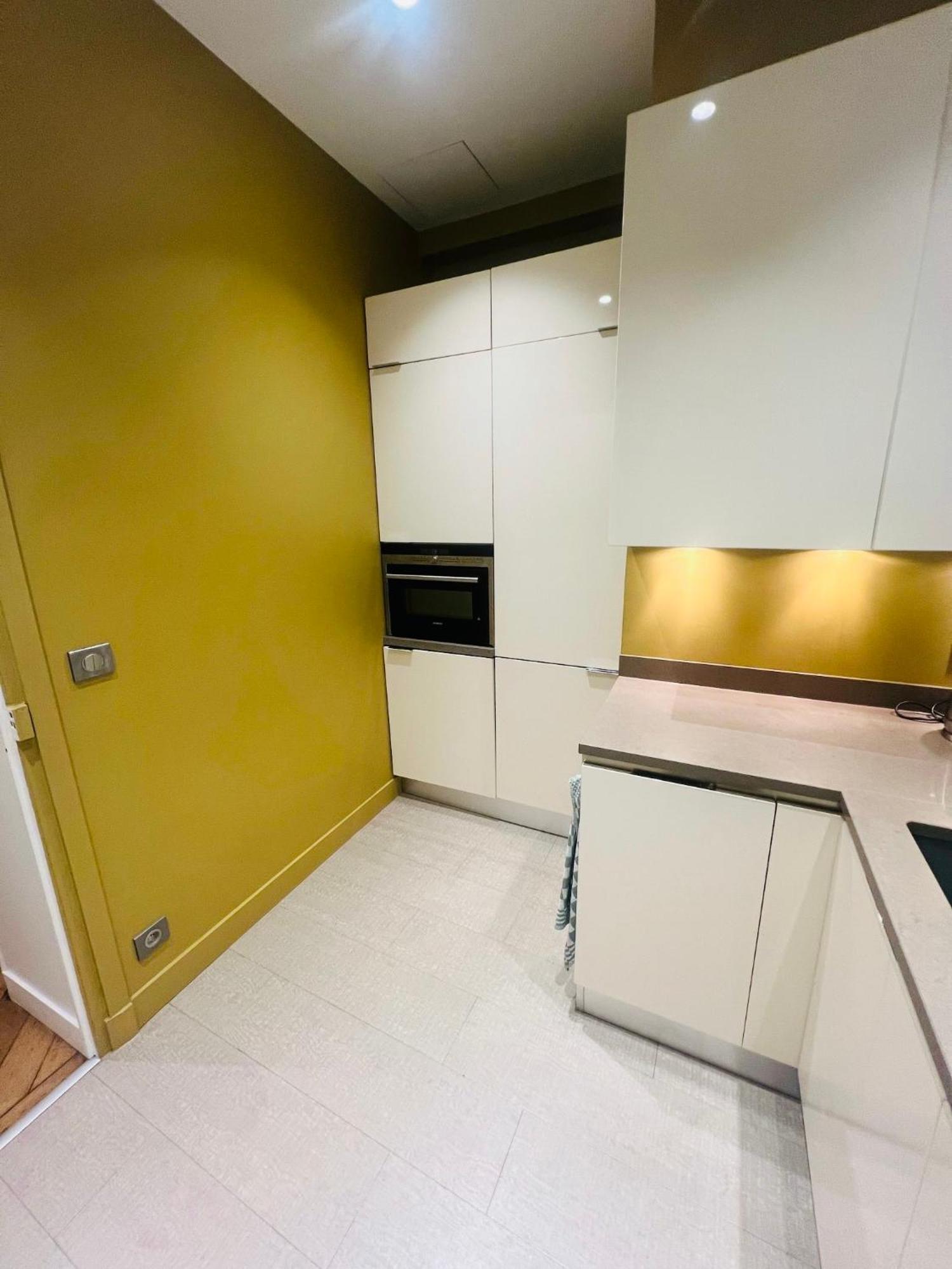 Tour Eiffel Montaigne Apartment Paris
