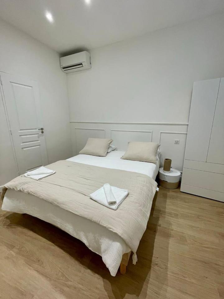 Luxury Montaigne Apartment
