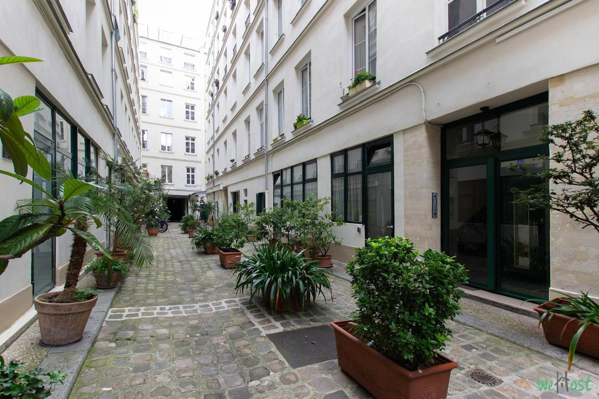 Faubourg Montmartre - Ci - Joli Parisien Pour 2 Personnes 9eme *