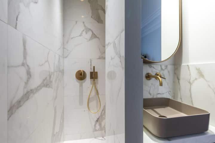 Luxury Montaigne *