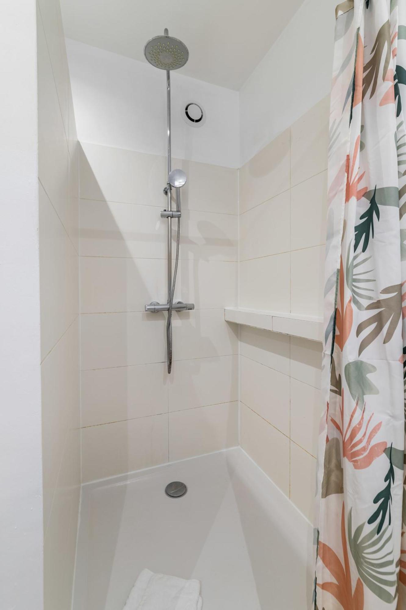 Appartement Familial Proche Des Commerces - 8p - Flat-guest *