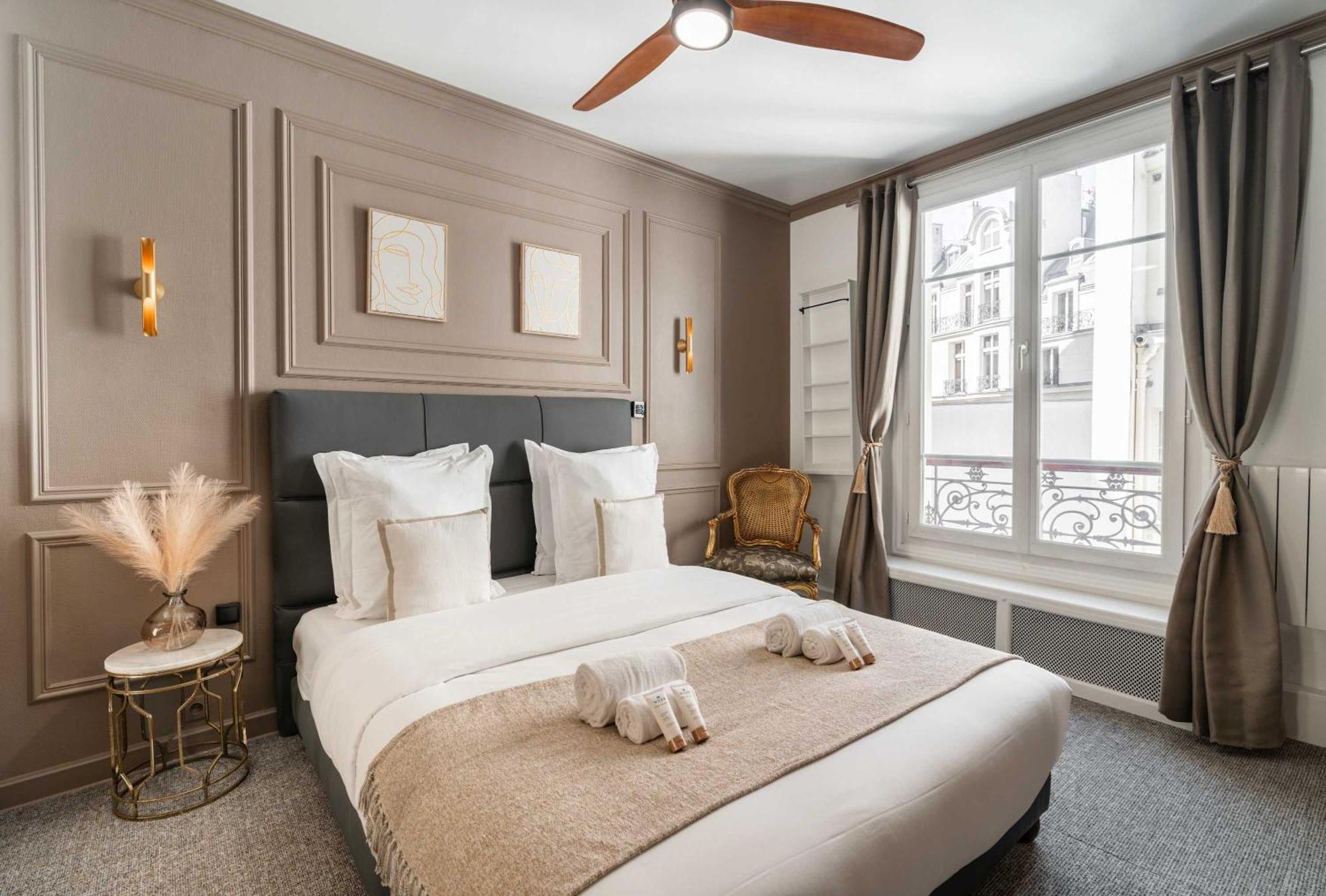 Premium In Champs-elysees