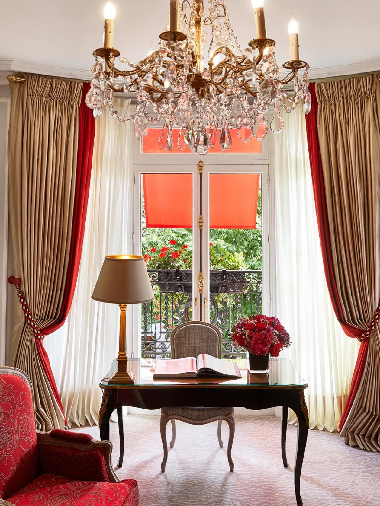 Plaza Athenee - Dorchester Collection Hotel