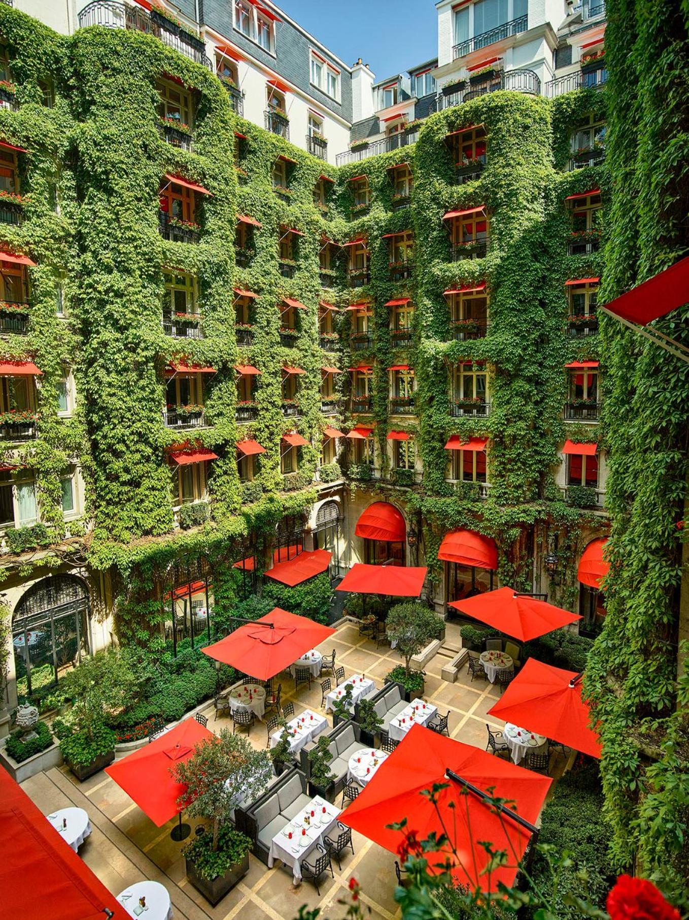 Plaza Athenee - Dorchester Collection 5* Paris