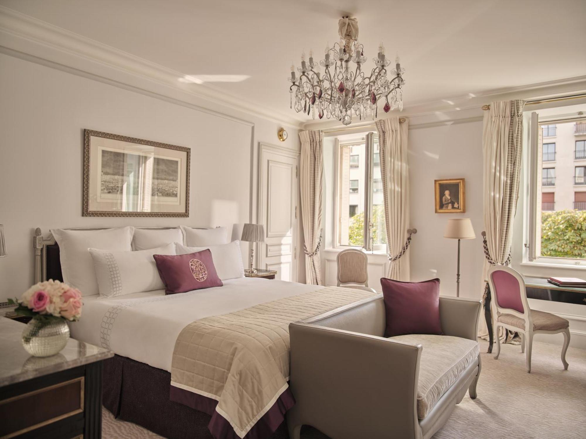Plaza Athenee - Dorchester Collection 5* Paris
