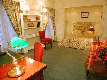 Du Pre Hotel 3*