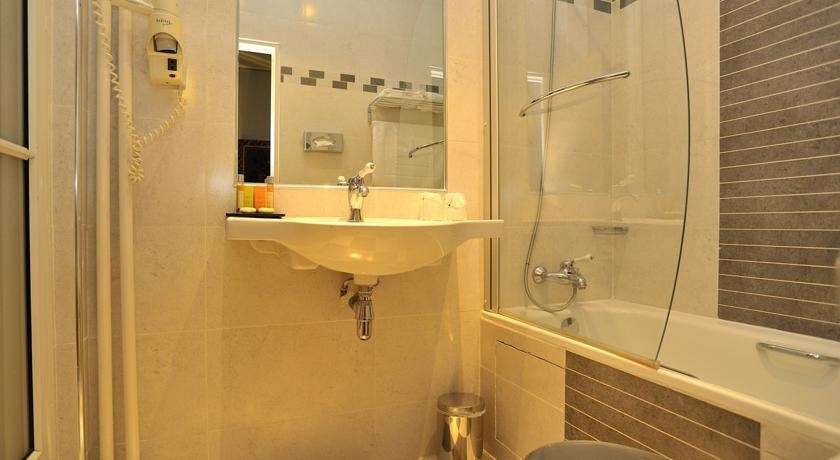 Regence Hotel Paris