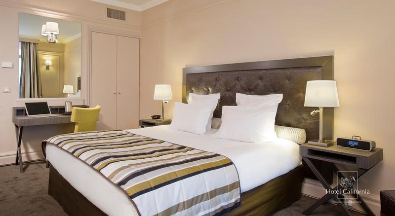 Hotel California Champs Elysées 4*