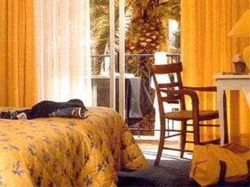 Best Western Au Trocadero Hotel