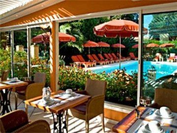 Best Western Au Trocadero Hotel