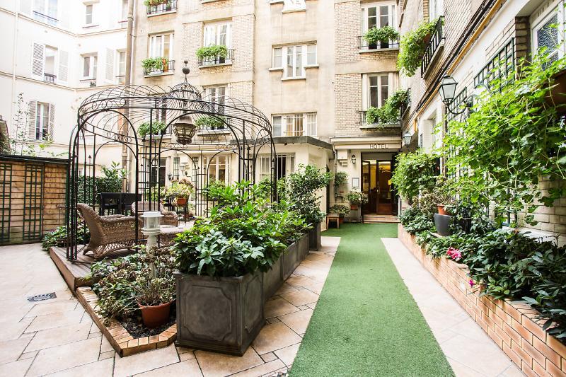 Nicolo - Tour Eiffel Hotel 3*