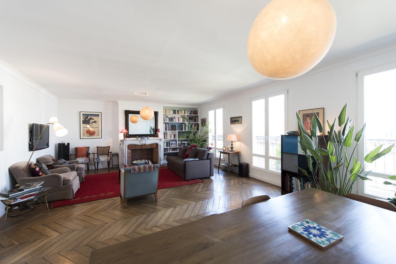 Veeve - Balcony Over The Tree-lined Boulevard Appartement *